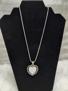 Rotating heart necklace