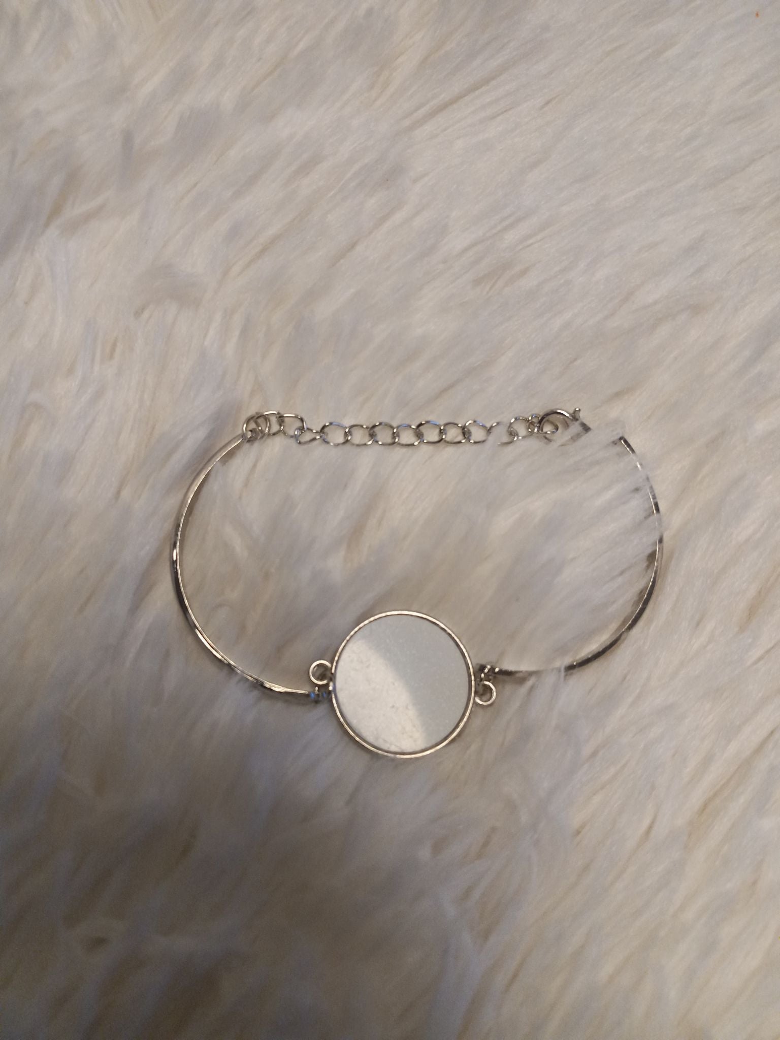 Bracelet(one side only)